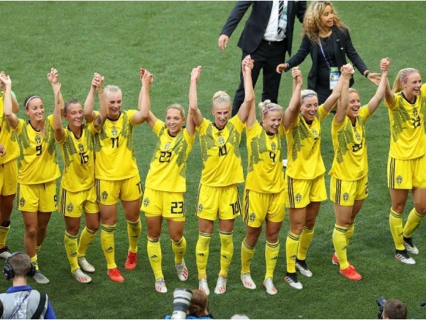 Football and solidarity rhyme with Sweden